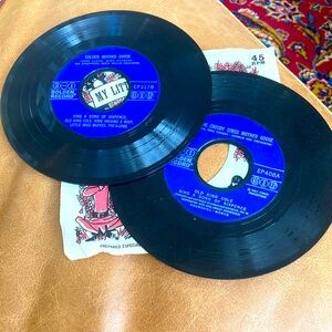 Vintage Vinyl little golden Records.Mother goose and Bing Crosby. So many songs